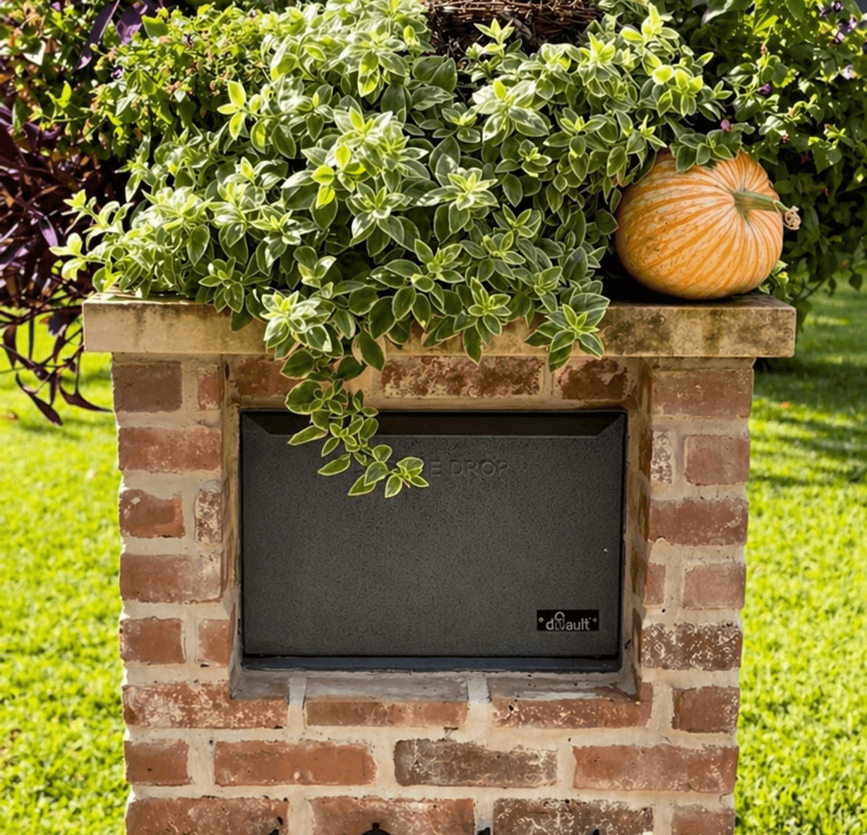 Brick mailbox planter with seasonal color by Strong Landscaping near the Texas Medical Center, Houston, TX